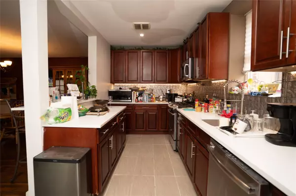 Bronx, NY 10463,3344 Giles PL