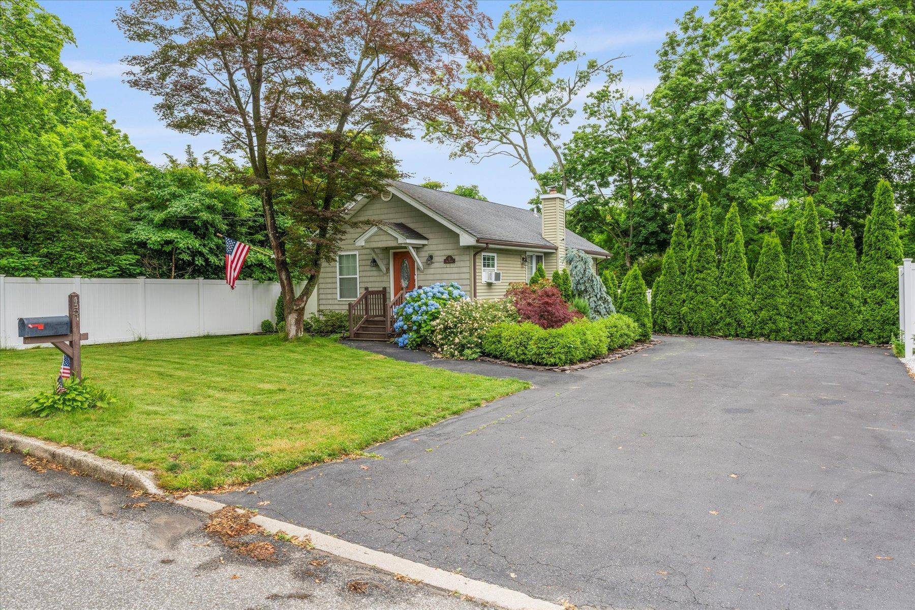 Nesconset, NY 11767,15 Park AVE