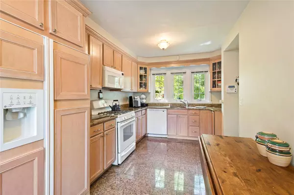 Bronx, NY 10471,4600 Grosvenor AVE