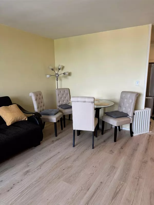 Bronx, NY 10461,3121 Middletown RD #7G