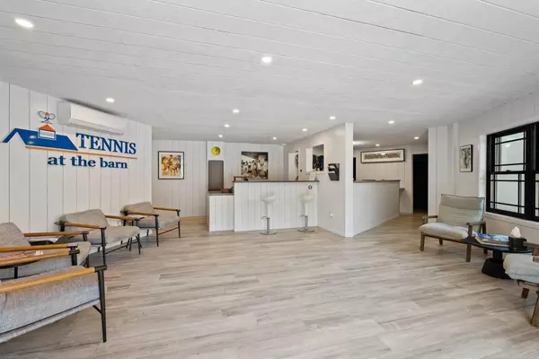Westhampton, NY 11977,142 Montauk HWY