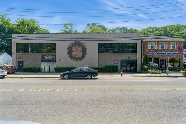 Oyster Bay, NY 11771,85 Pine Hollow RD