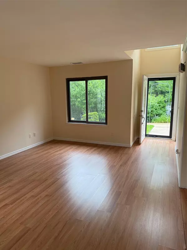 Coram, NY 11727,1012 Skyline DR