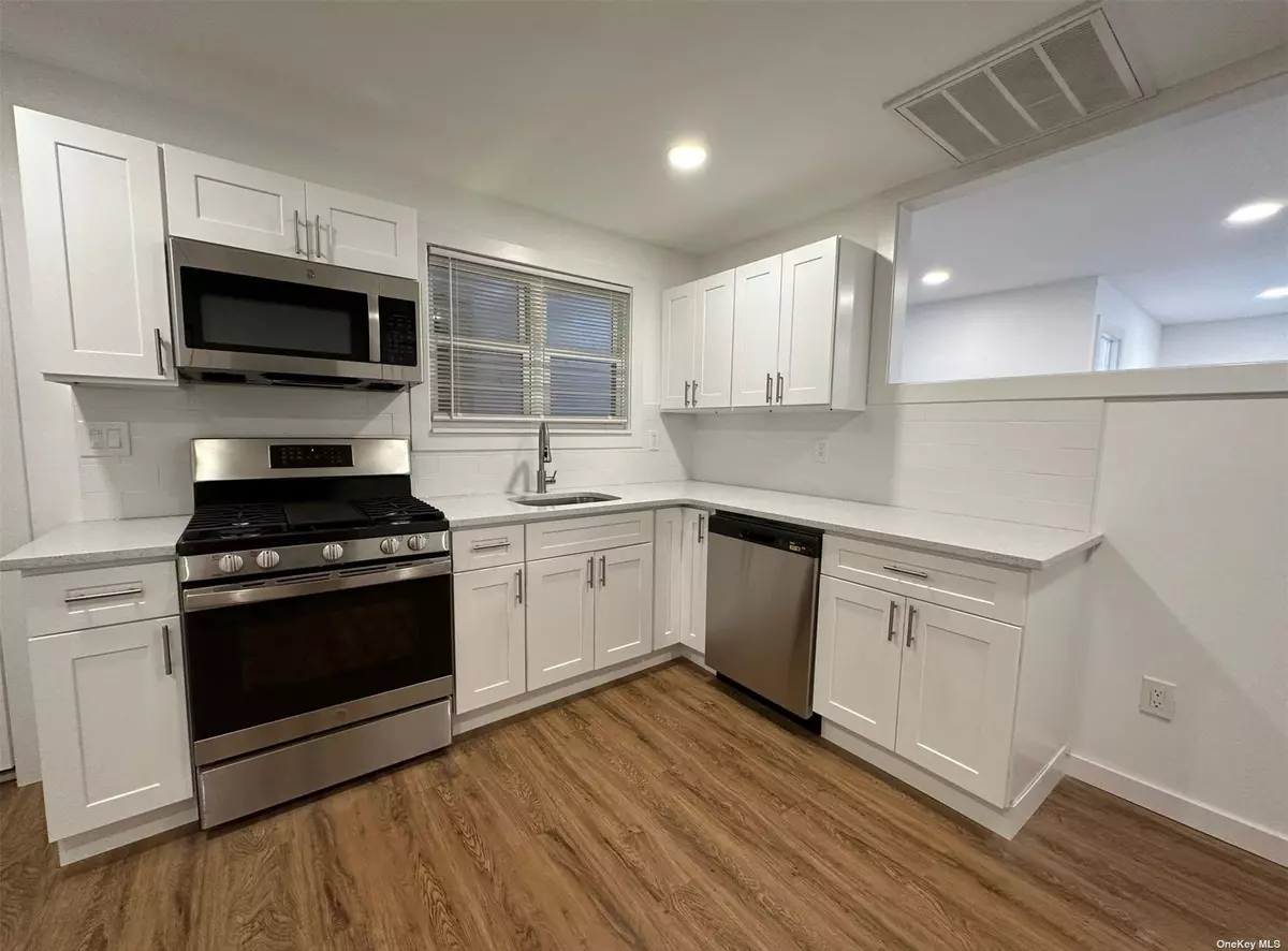 Huntington, NY 11743,300 Main ST #4