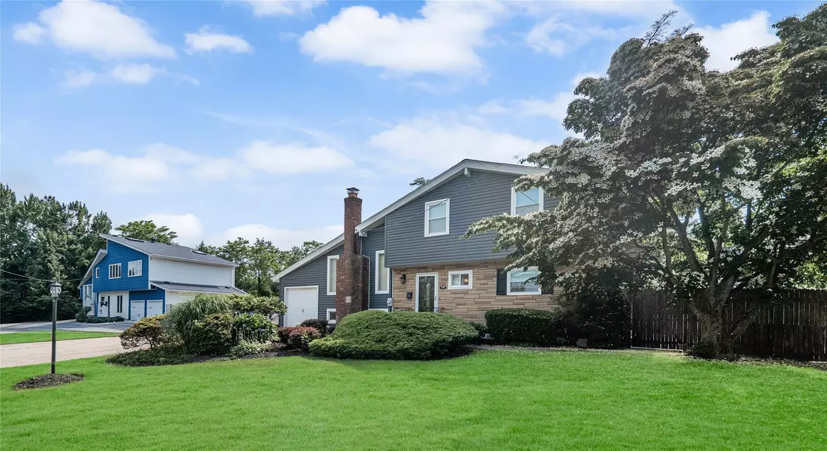 Oakdale, NY 11769,360 Locust AVE