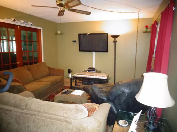 East Patchogue, NY 11772,113 Camille LN