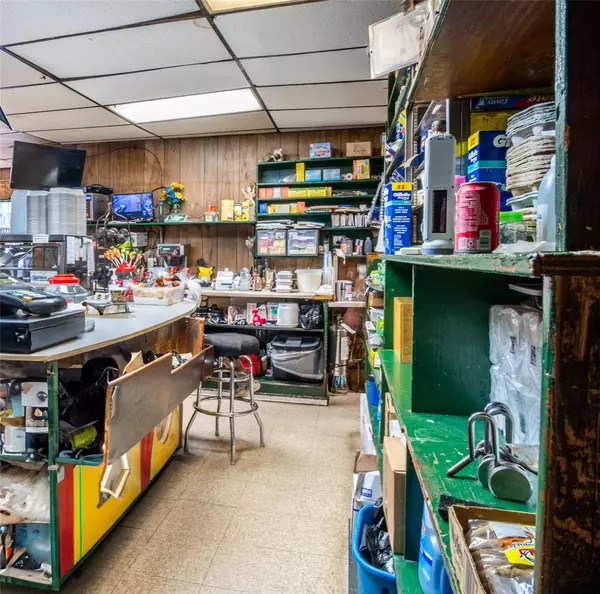 Uniondale, NY 11553,870 Nassau RD