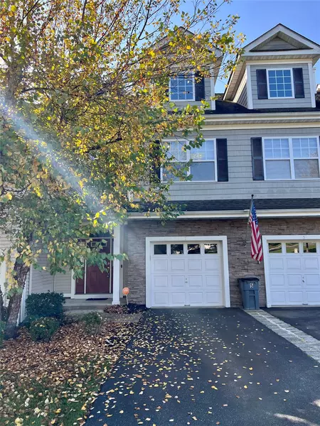 3 Country Club DR, Middletown, NY 10940