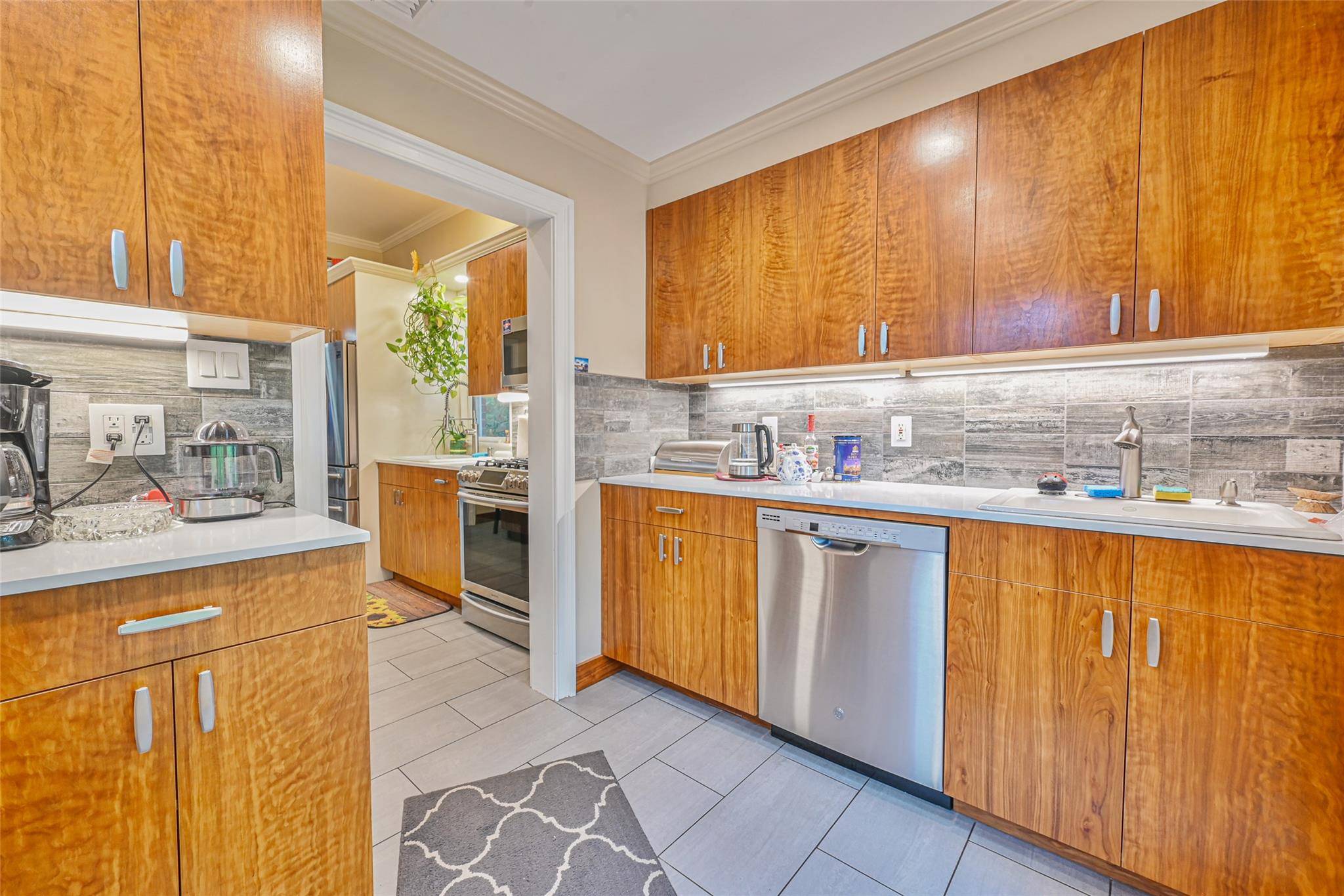 Valley Stream, NY 11580,129 Guenther AVE