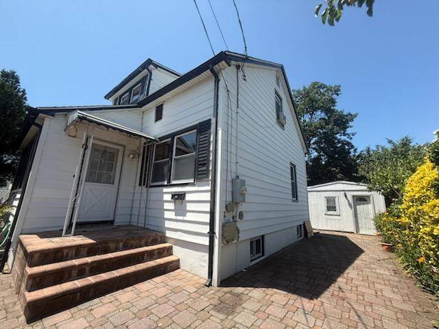 17 June AVE, Bayville, NY 11709