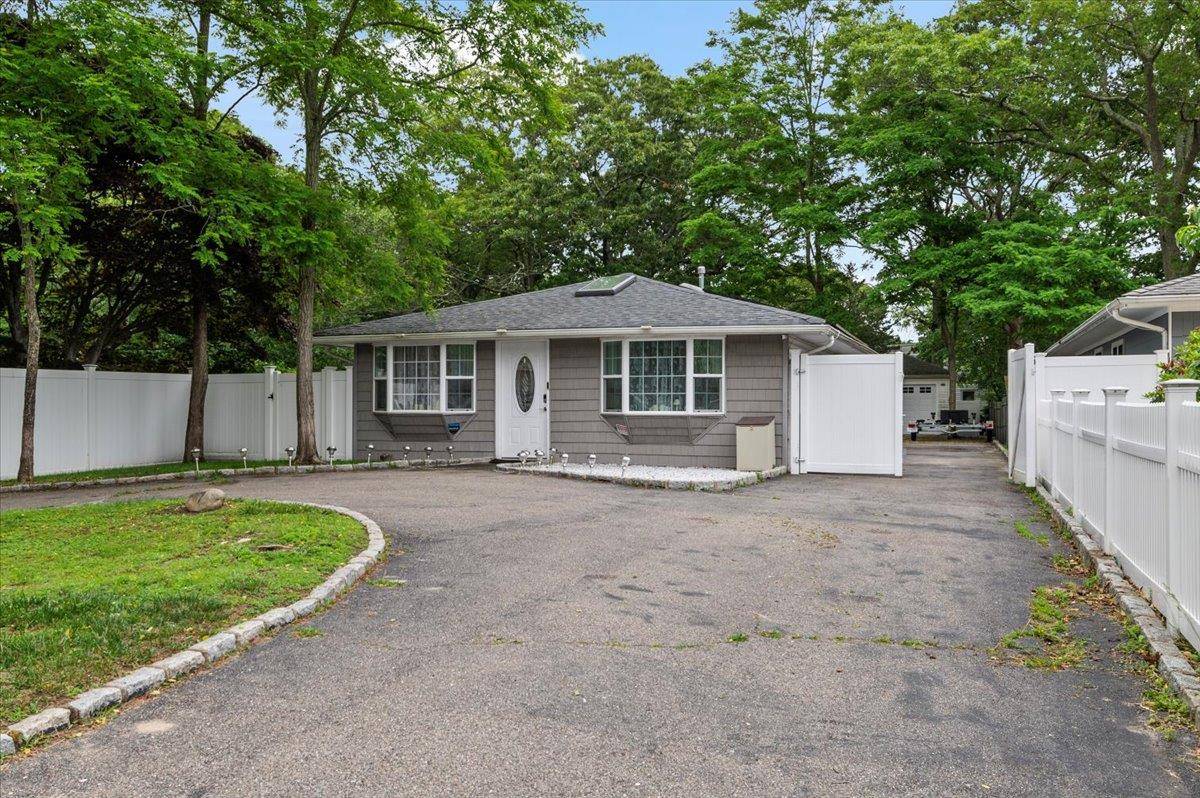 7 Pine Tree DR, Shirley, NY 11967