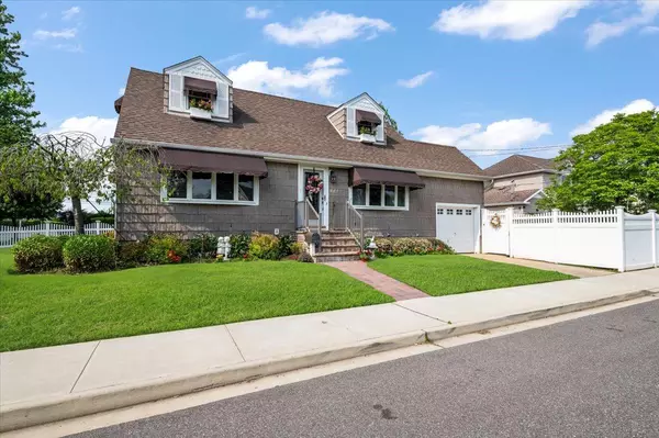 118 Evans AVE, Oceanside, NY 11572