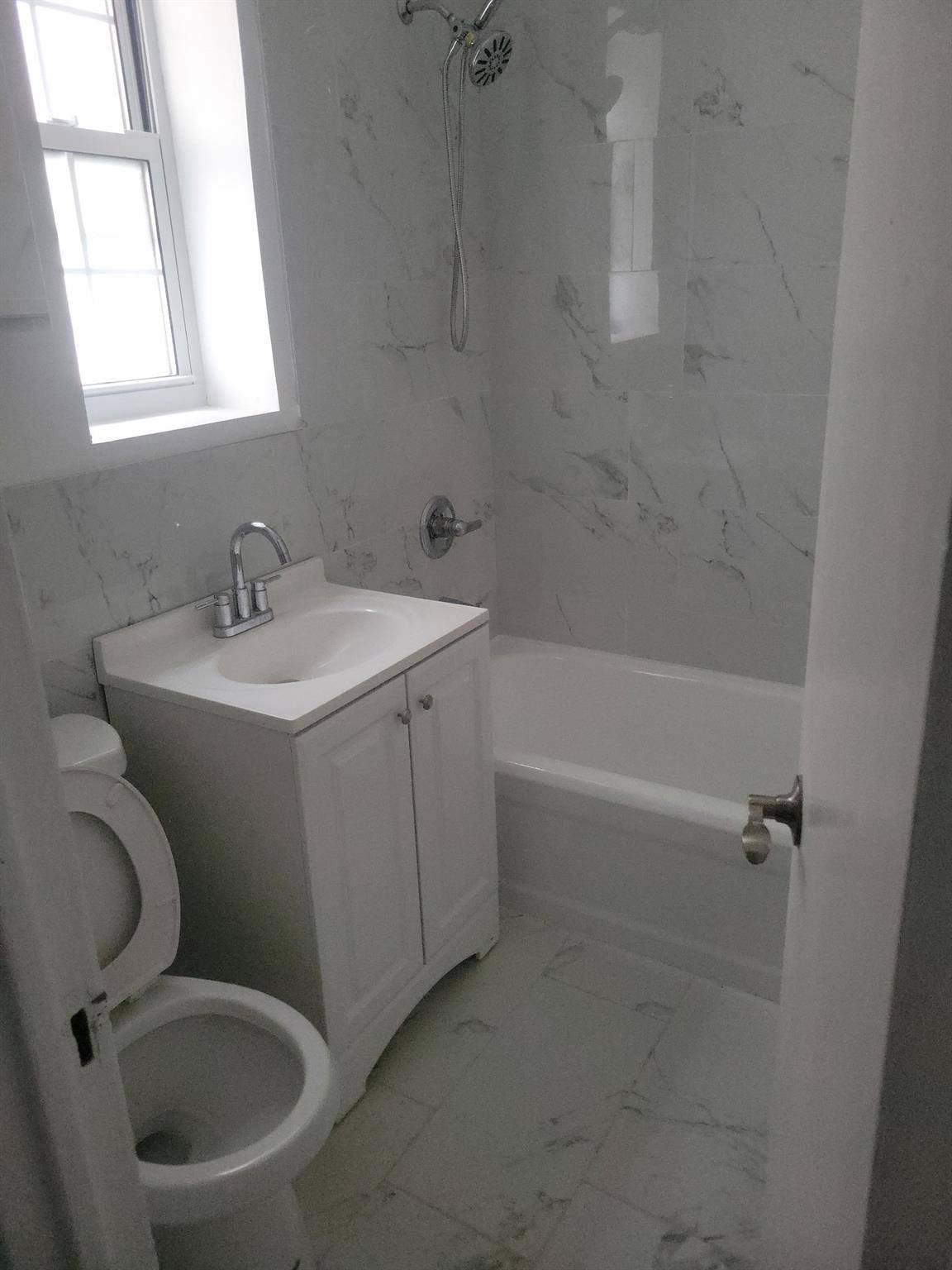 Elmhurst, NY 11373,88-11 Elmhurst AVE #D15