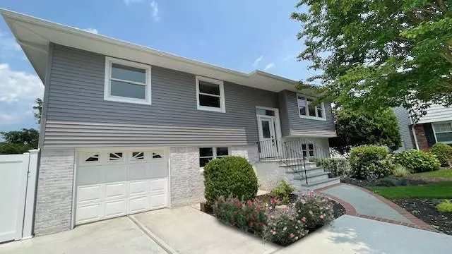 Seaford, NY 11783,4023 Fulton CT