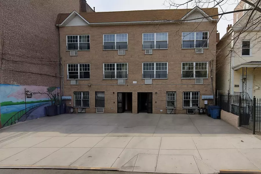 2875 Briggs AVE, Bronx, NY 10458