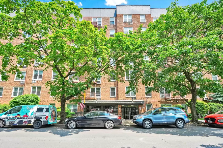 68-15 Selfridge ST #5D, Forest Hills, NY 11375