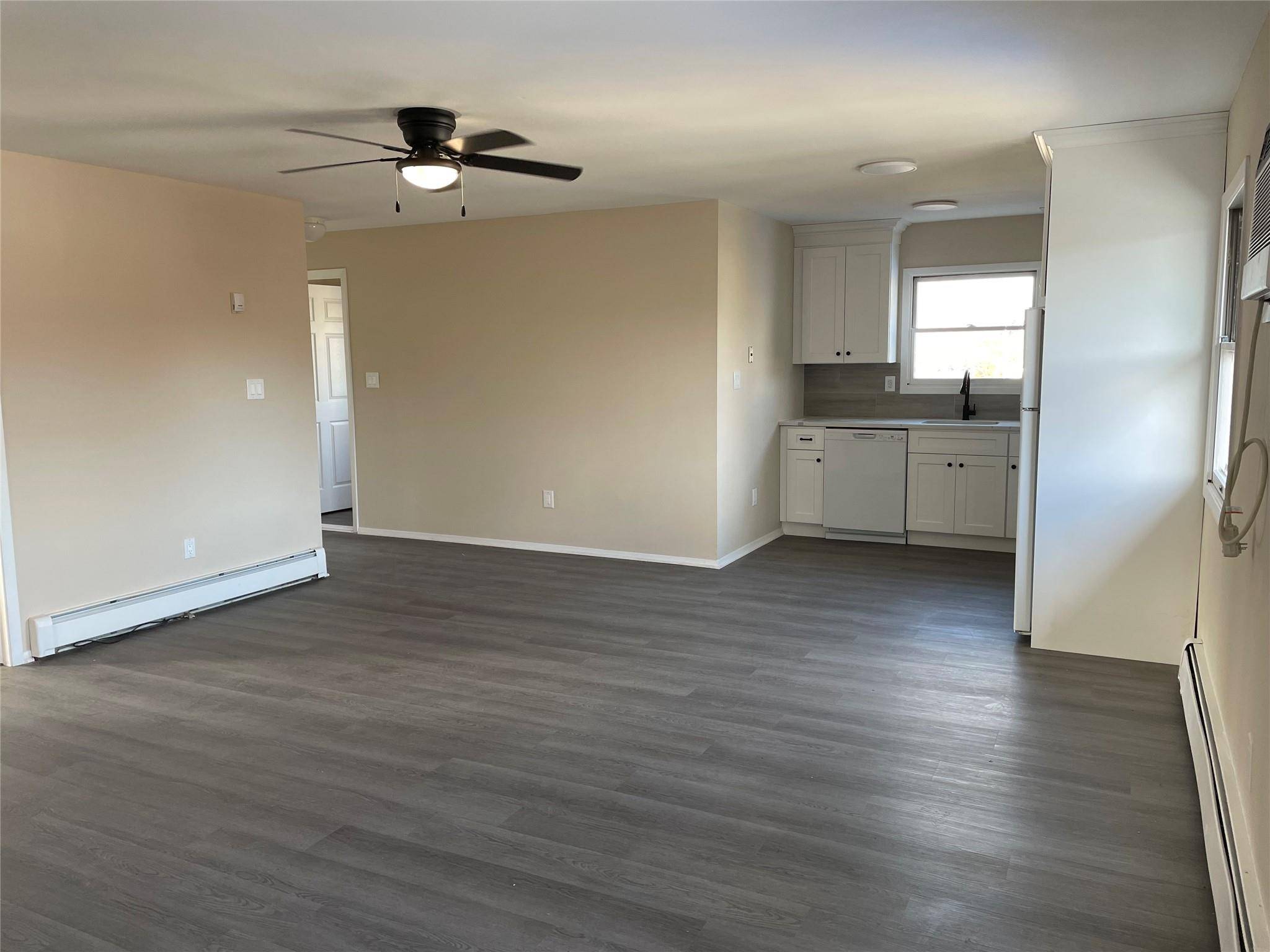 Babylon, NY 11702,7 Locust Ave West