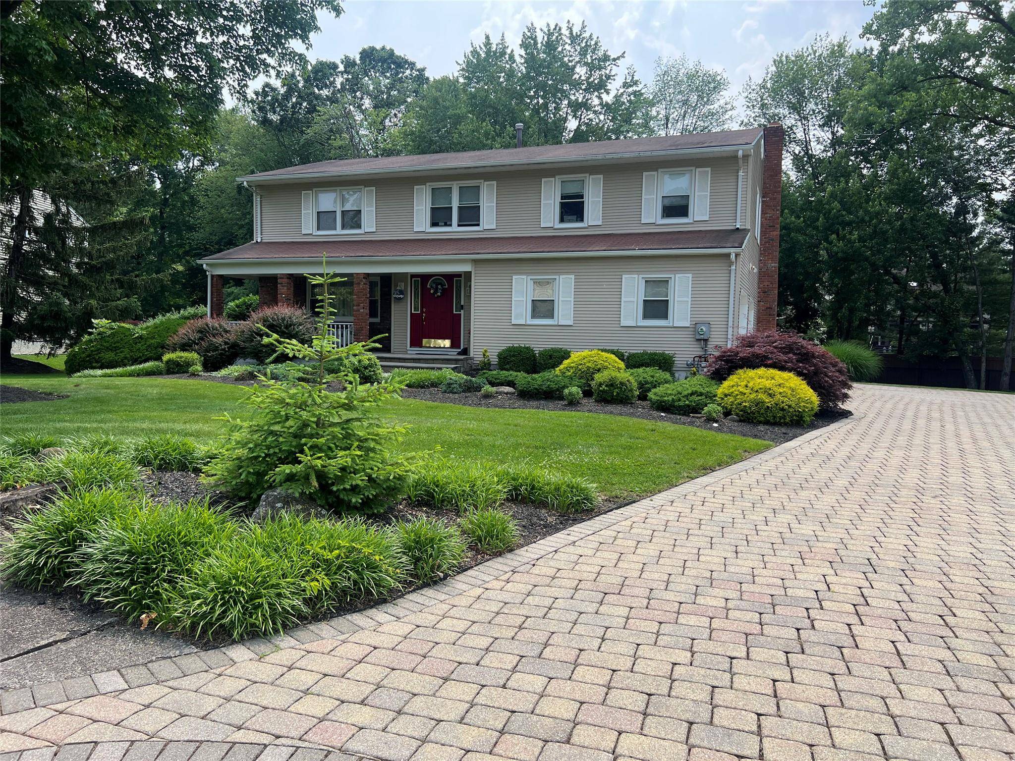 7 Woodland TER, Orangeburg, NY 10962