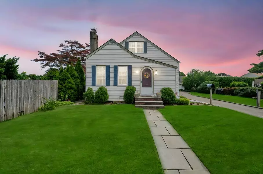 29 East ST, Hicksville, NY 11801