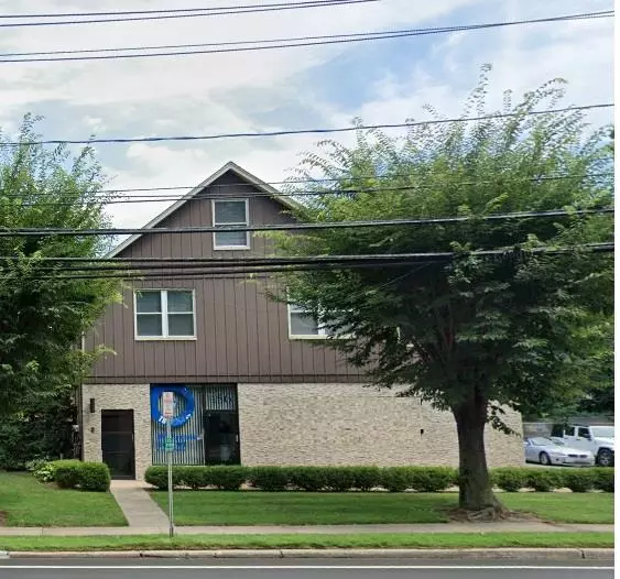 456 W Jericho TPKE, Huntington, NY 11743