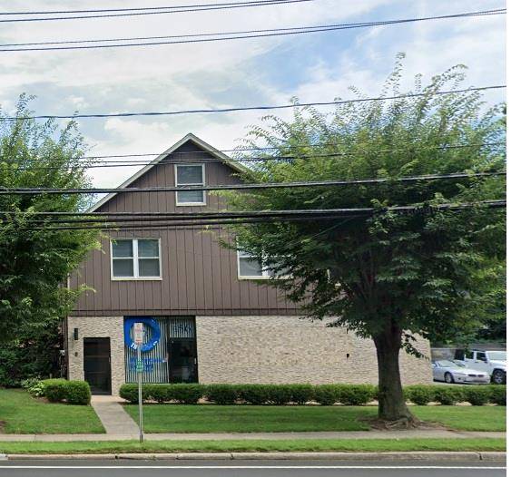 456 W Jericho TPKE, Huntington, NY 11743