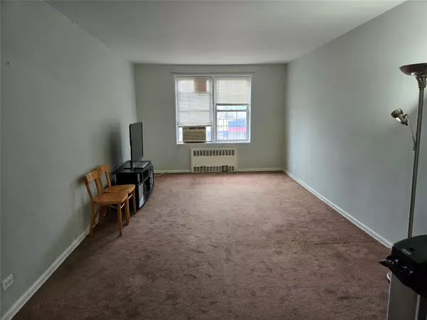 Rego Park, NY 11374,6393 Woodhaven BLVD #2F