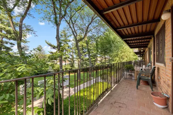 Flushing, NY 11373,7429 Calamus AVE #20