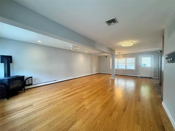 Harrison, NY 10528,44 Sterling AVE
