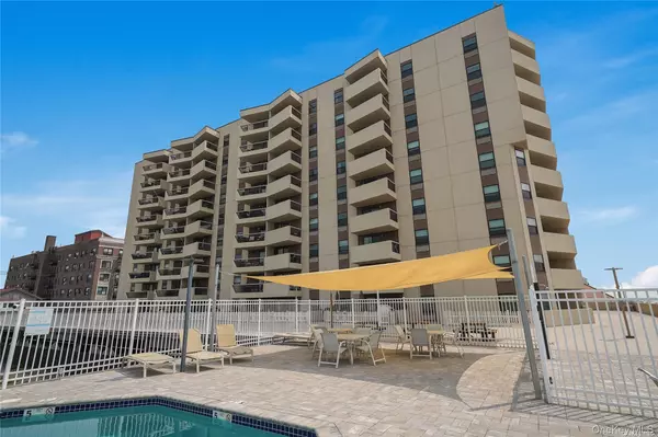 Long Beach, NY 11561,360 Shore RD #8H