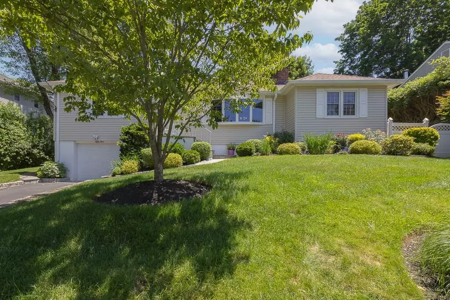 55 Bainbridge AVE, Thornwood, NY 10594