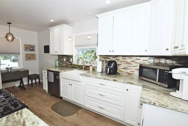 Lynbrook, NY 11563,22 Hollywood AVE