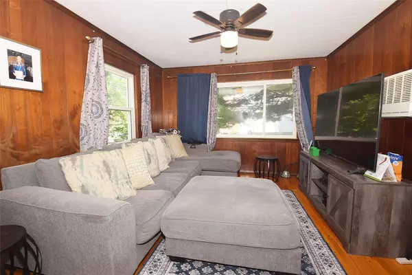 Lynbrook, NY 11563,22 Hollywood AVE