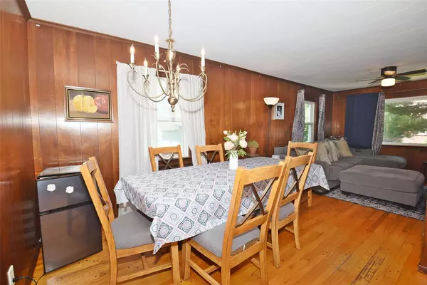 Lynbrook, NY 11563,22 Hollywood AVE
