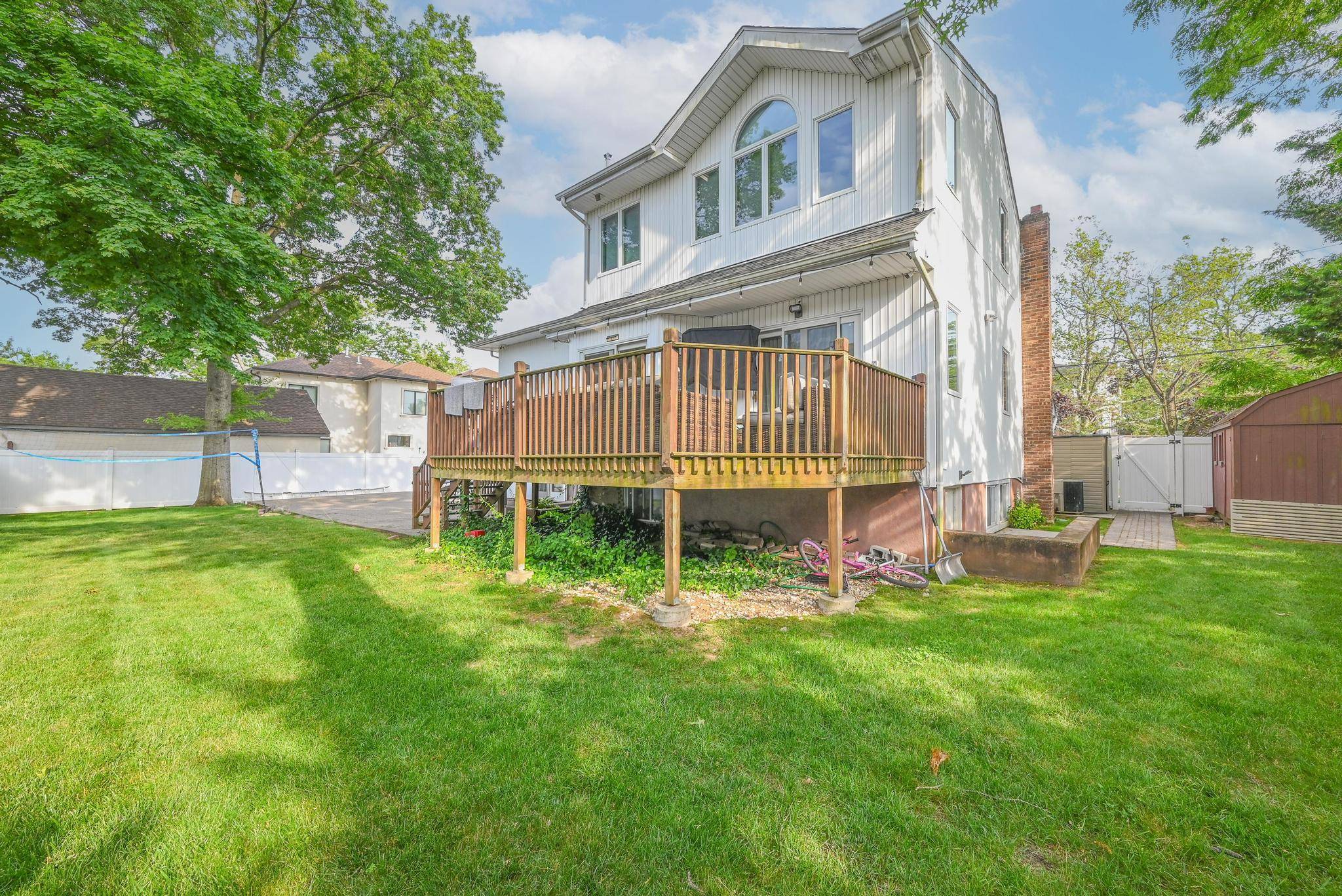 Valley Stream, NY 11581,1096 Pearl ST