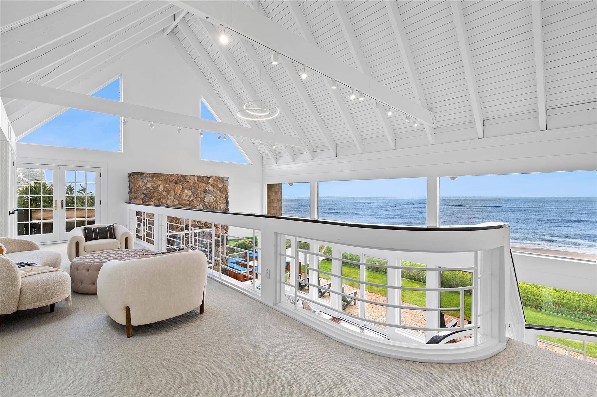 East Hampton, NY 11937,33 Lily Pond LN