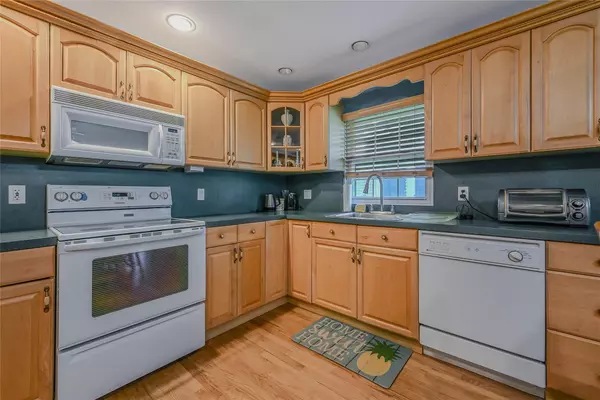 Ridge, NY 11961,151 Laurance LN