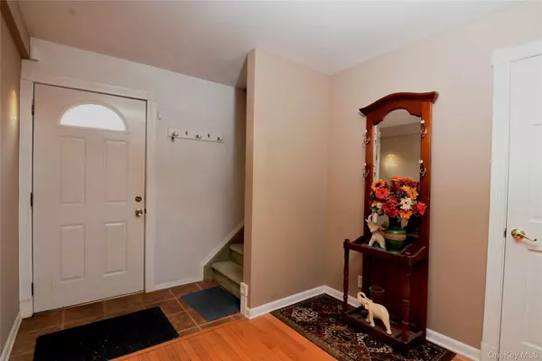 North Babylon, NY 11703,651 Windmill AVE