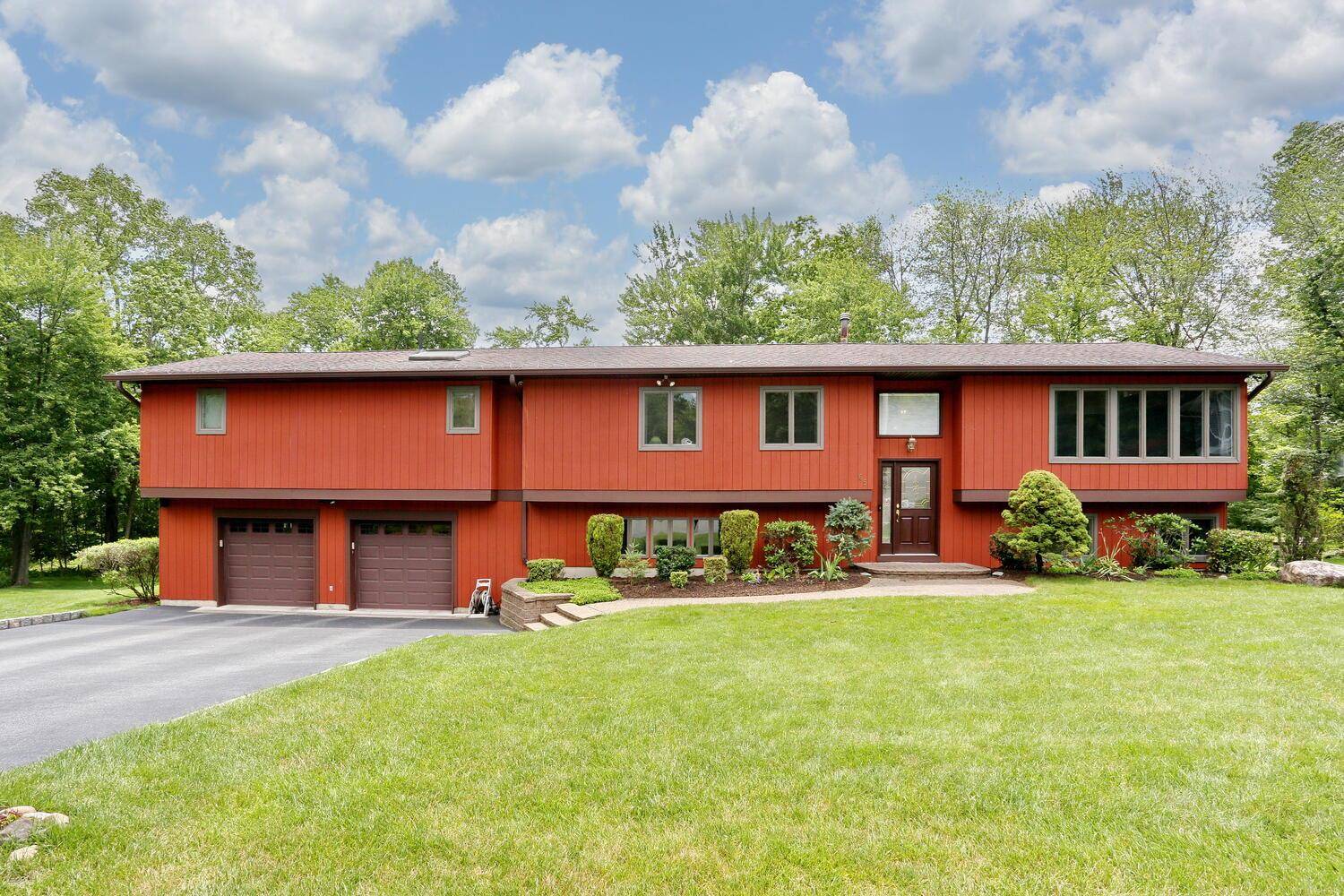 Bardonia, NY 10954,65 Inwood DR