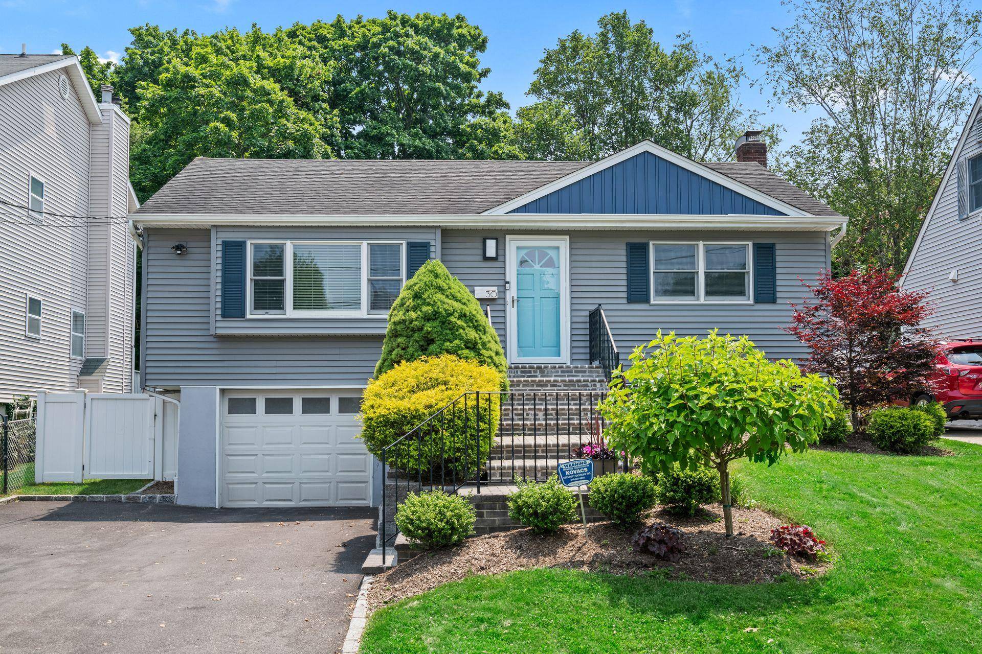 30 Chestnut ST, Huntington, NY 11743