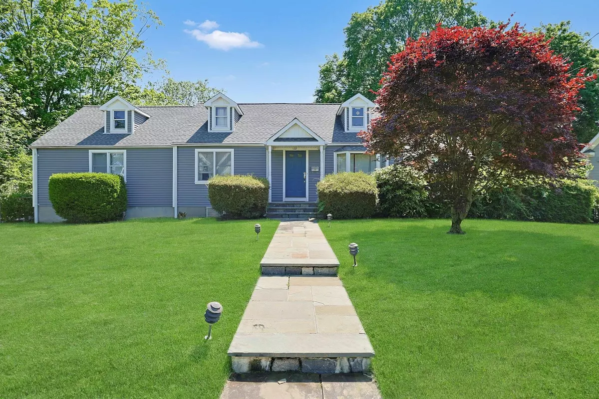 Hawthorne, NY 10532,328 Willis AVE