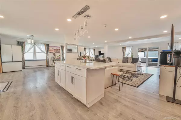 Westbury, NY 11590,86 S Cabot LN