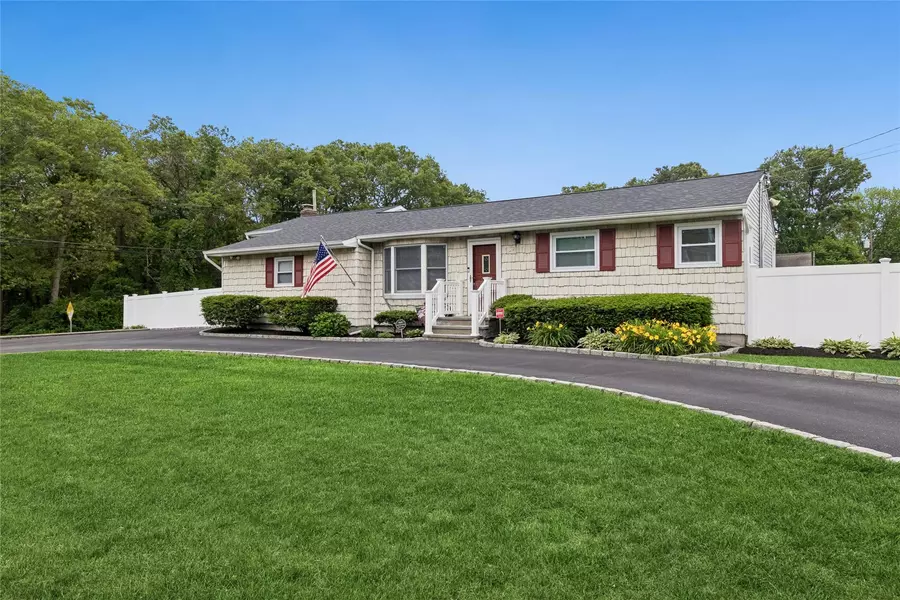 2 Rockaway ST, Holtsville, NY 11742