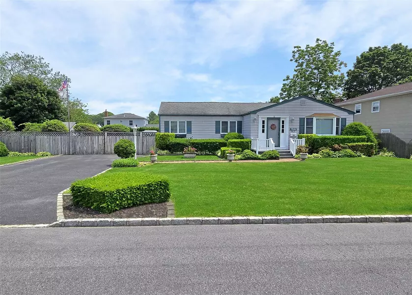 1381 Manatuck BLVD, Bay Shore, NY 11706