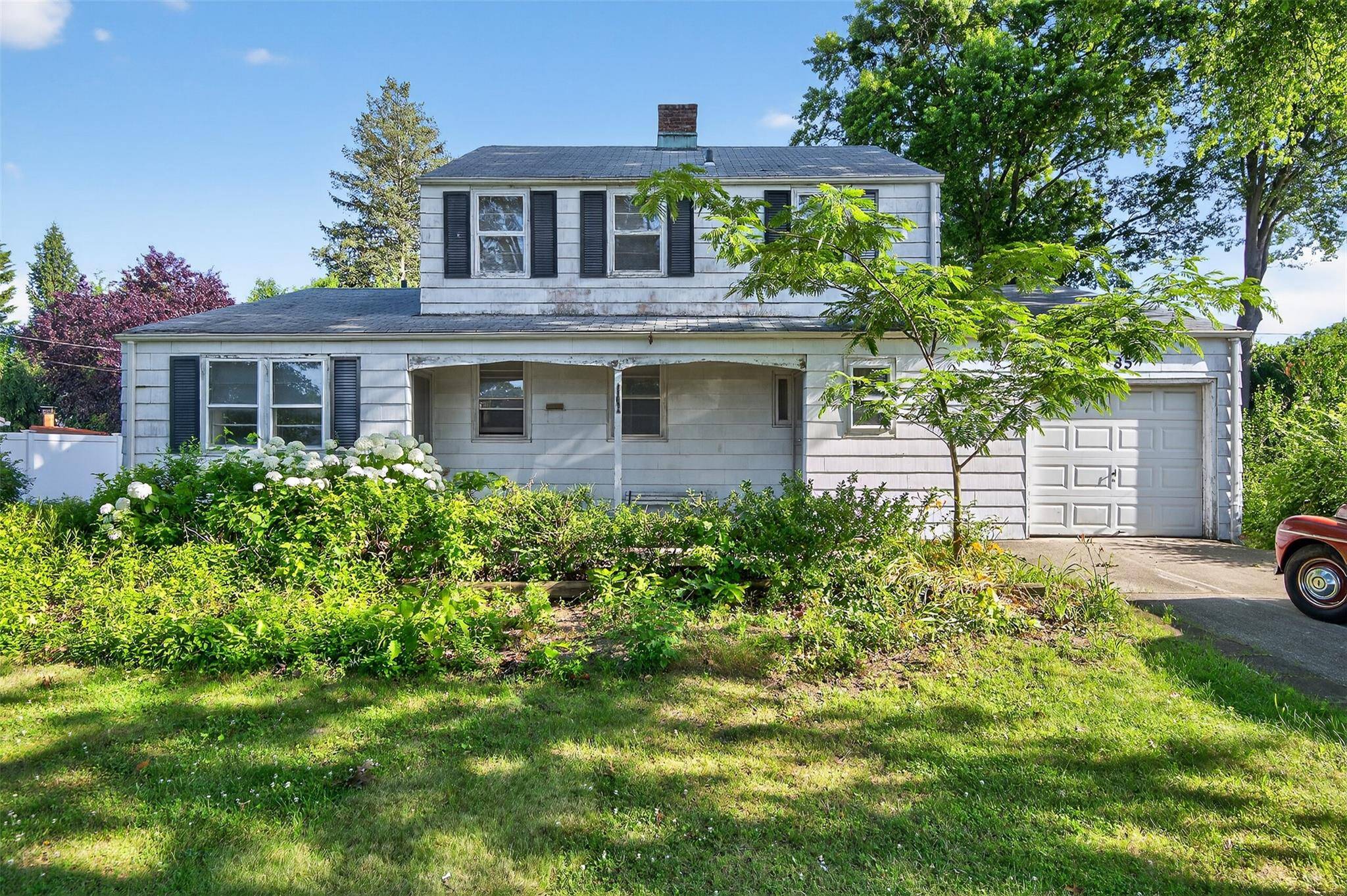 85 Aspinwall ST, Westbury, NY 11590