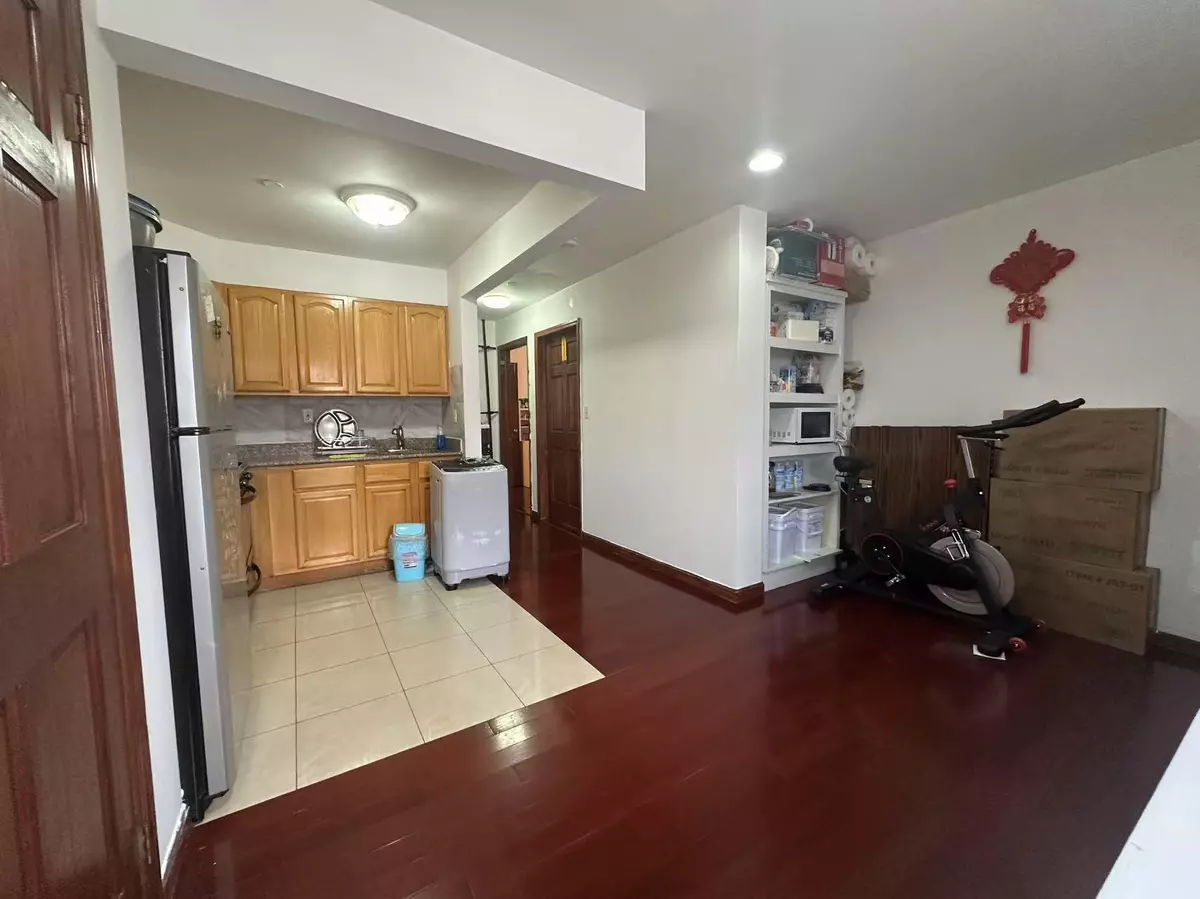 Flushing, NY 11355,14449 Barclay AVE #5D