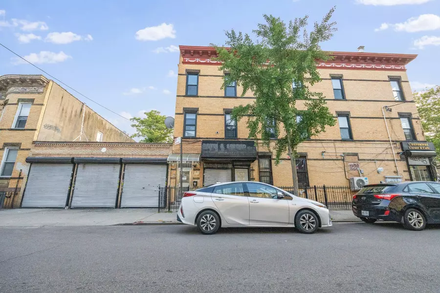 6050 71st AVE, Ridgewood, NY 11385
