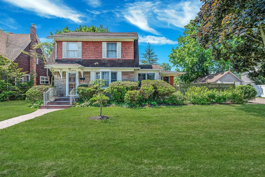 232 Carman ST, Patchogue, NY 11772