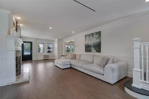 Belle Harbor, NY 11694,334 Beach 146th ST