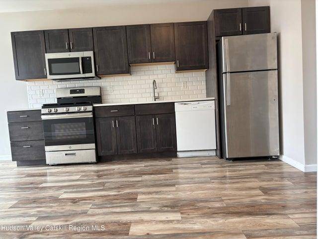 Kingston, NY 12401,666 Broadway #3