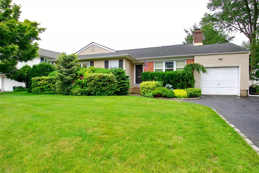 59 Russell RD, Garden City, NY 11530